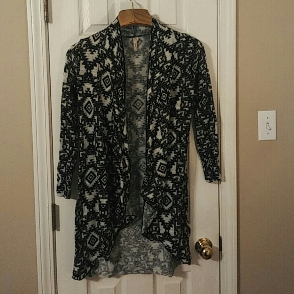 Geometric black and gray cardigan